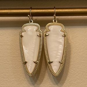 Kendra Scott Gold Arrowhead Drop Earrings White